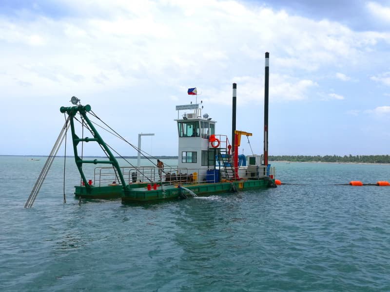 Draga de sucção com cortador hidráulico JLCSD300 de 12 polegadas, capacidade de 1400 m³/h para extração de areia em rios.
