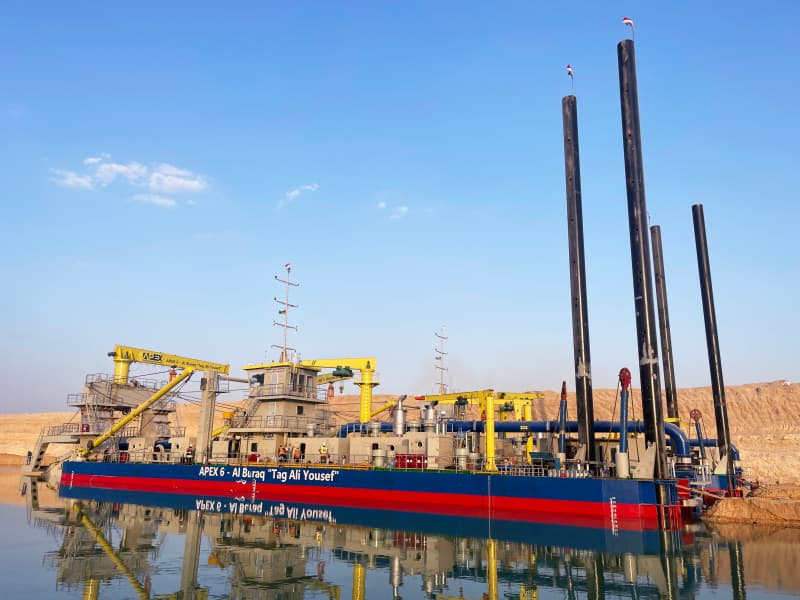 Draga de sucção com cabeçote de corte grande JLCSD750, capacidade de 8000 m³/h, para dragagem em lagos, rios e mares, além de mineração.