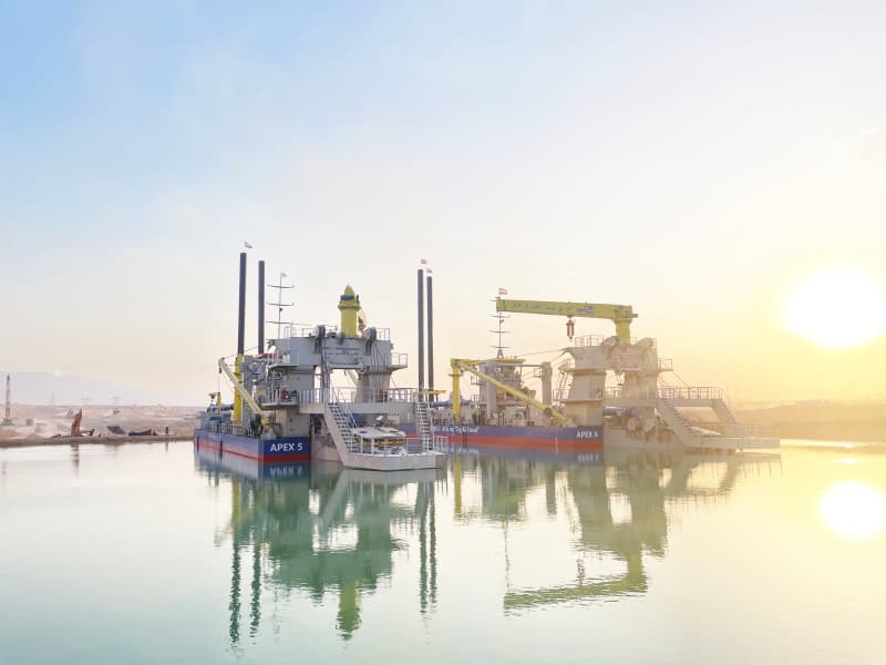 Draga de sucção com cabeçote de corte grande JLCSD750, capacidade de 8000 m³/h, para dragagem em lagos, rios e mares, além de mineração.