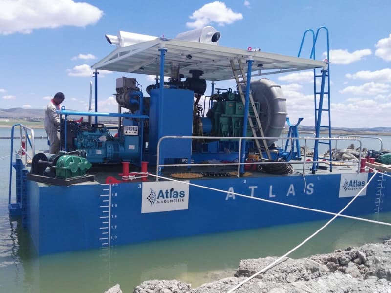 Bomba de reforço da estação de bombeamento flutuante para aumentar a distância de descarga da draga.
