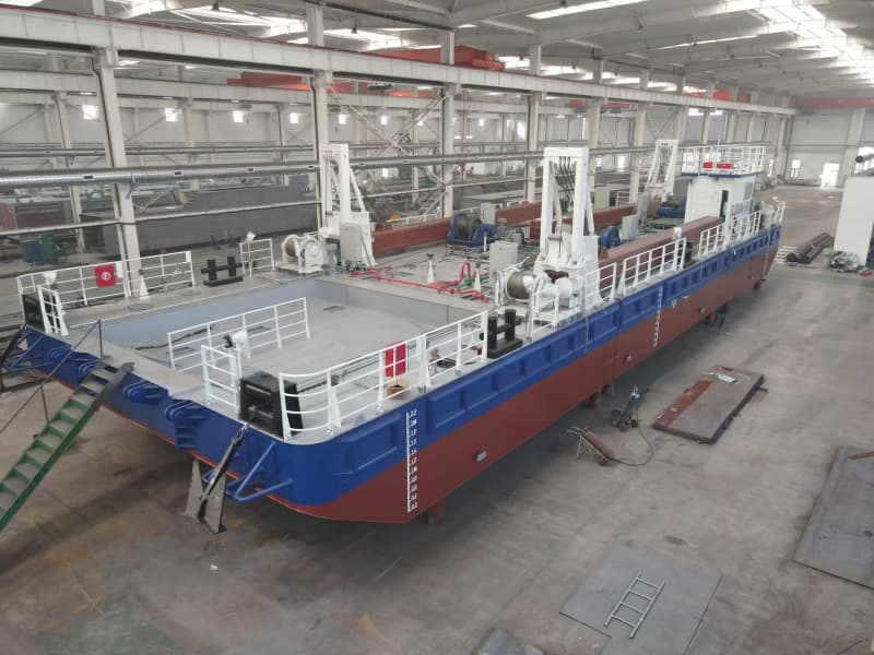 Plataforma de trabalho personalizada para retroescavadeira e draga, adequada para operações com escavadeiras.