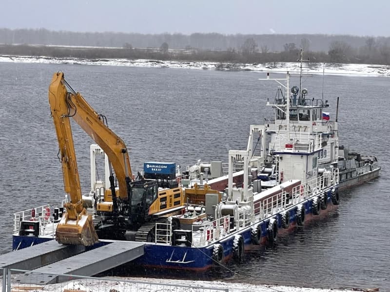 Plataforma de trabalho personalizada para retroescavadeira e draga, adequada para operações com escavadeiras.