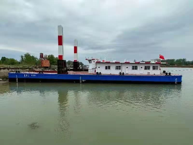 Plataforma de trabalho personalizada para retroescavadeira e draga, adequada para operações com escavadeiras.