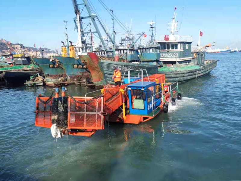 Barco de limpeza automática de água/colhedora de ervas aquáticas/removedor de lixo