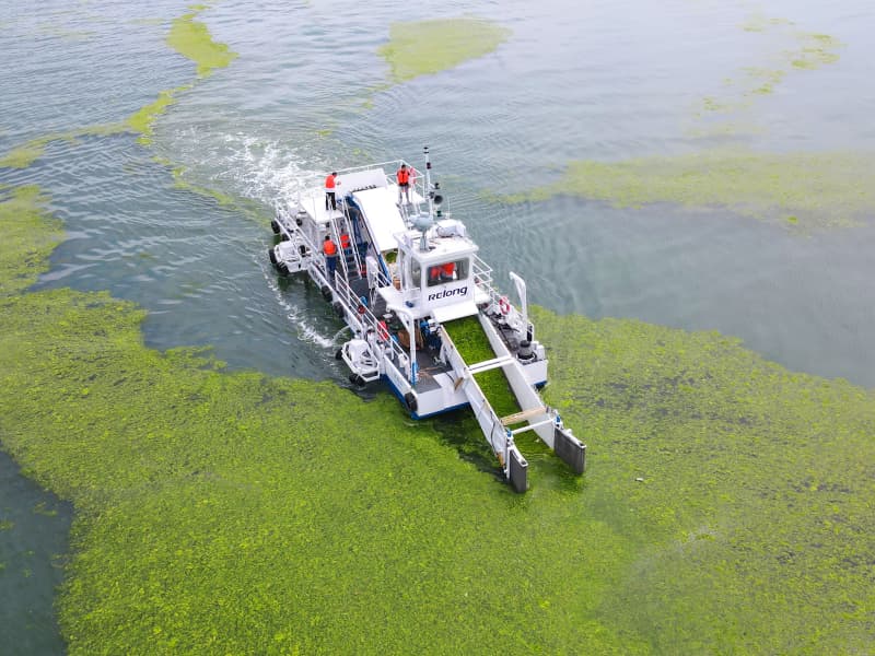 Barco de limpeza automática de água/colhedora de ervas aquáticas/removedor de lixo