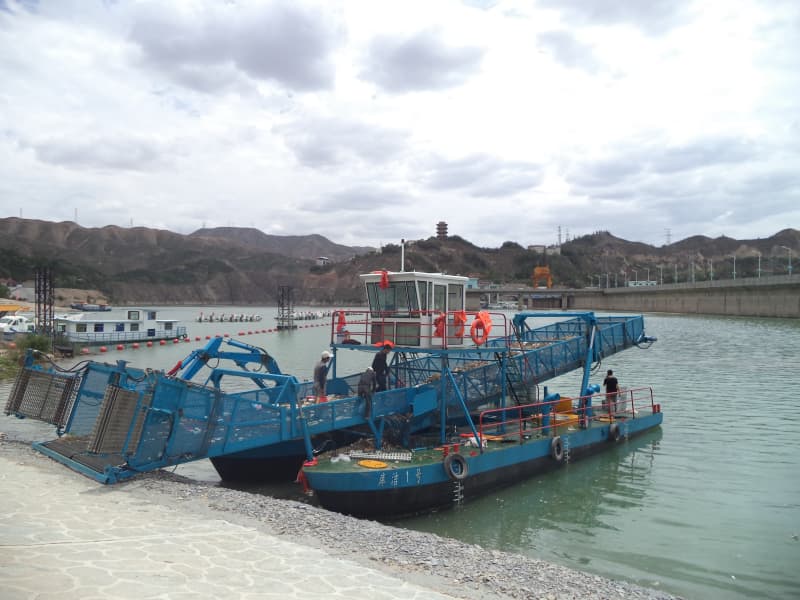 Barco de limpeza automática de água/colhedora de ervas aquáticas/removedor de lixo