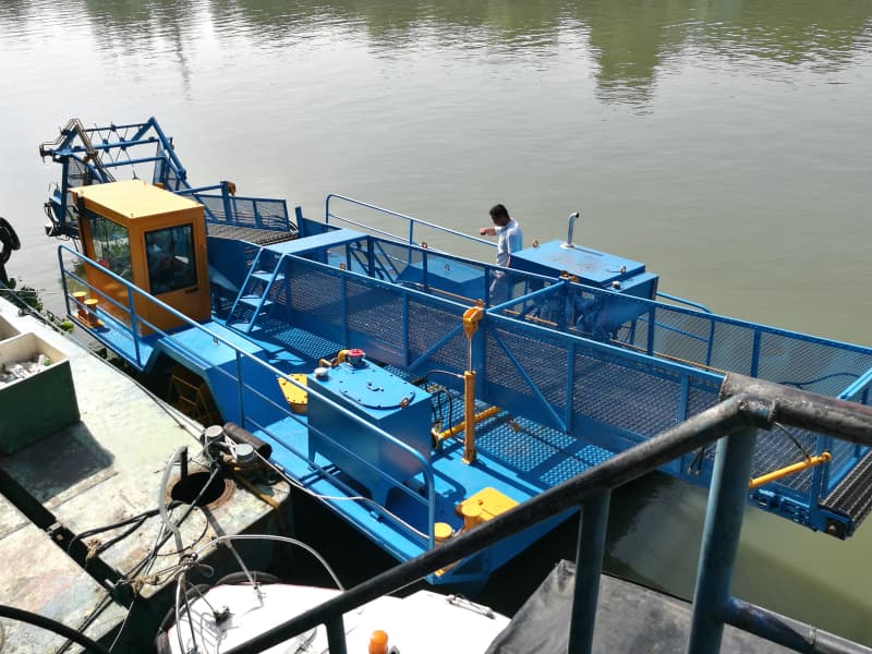 Barco de limpeza automática de água/colhedora de ervas aquáticas/removedor de lixo